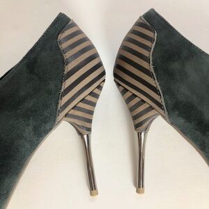 NWOT Stiletto Chrome Heeled Bootie Pump